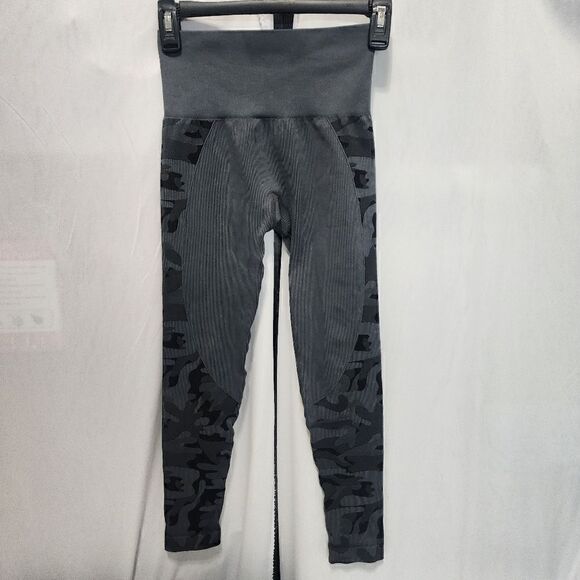 Zyia Dark Gray Leggings With Camo Detail Down The Side Size XS A6 - Picture 1 of 4